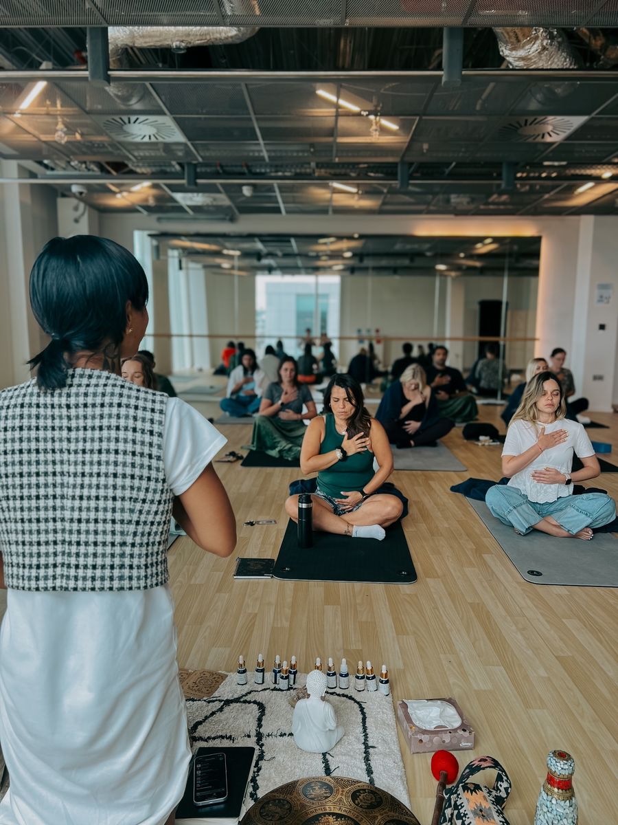 Oshikha leading a live breathwork session